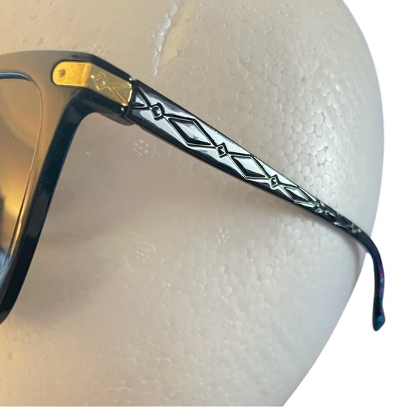 Black and Gold Oversized Cat-Eye Sunglasses and Case NWOT - Picture 3 of 3